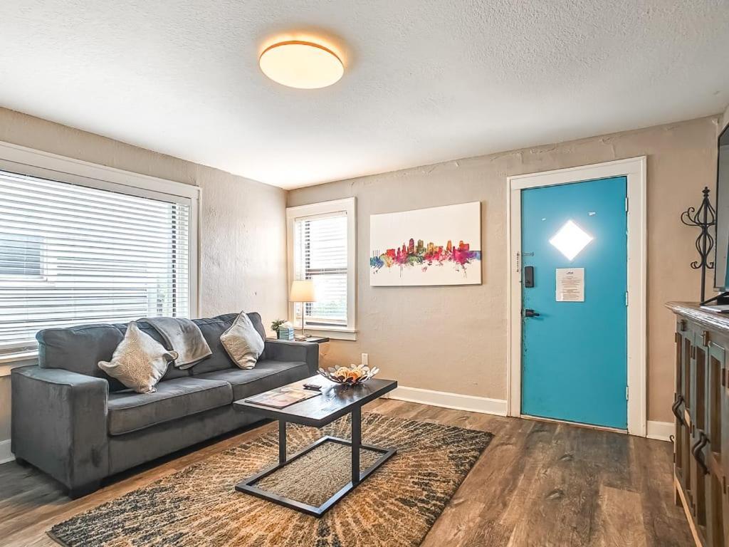 Villa Heart Of Westport 1Br Kansas City Exterior foto